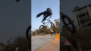 Monday to Sunday, crowded Bombay skate park.! 💃🏻🔫😂 #mumbaicity #ridelife % #annulpalebmx ￼