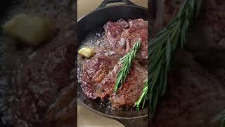 Steak with mushroom sauce ستيك و صوص الفطر