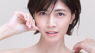 内田有紀、デコルテ全開で美肌輝く！？”ありのままの姿”でウェルエイジングを体現　ロート製薬新TVCM