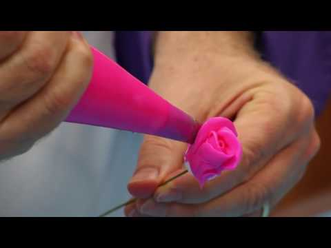 Buttercream Basics: How to Make A Buttercream Rose Buttercream Basics: How to Make A Buttercream Rose