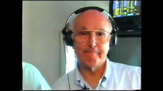 Murray Walker sees the Chequered Flag. Signs off After his Final Race Commentary: US Grand Prix 2001