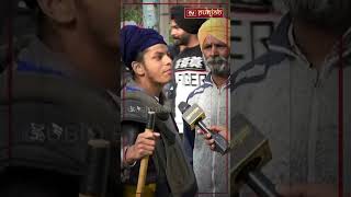 ਜਿੱਤ ਦੀ ਨਿਸ਼ਾਨੀ: Sikh ਨੌਜਵਾਨ Police ਦੀ ਜੈਕੇਟ ਪਾ ਕੇ ਕਹਿੰਦਾ ਇਹ "ਖਾਲਸੇ ਦੀ ਅੱਜ ਦੀ ਜਿੱਤ ਦੀ ਨਿਸ਼ਾਨੀ" #Shorts