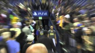 Steph Curry hits tunnel shot with help from Draymond Green