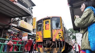 列車が市場の真ん中を通る十份 台湾らしさを感じる九份に行ってきた