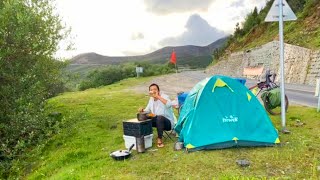 骑行西藏冒雨翻越色季拉山，露营半山腰鲁朗林海又累又冷感冒了！