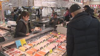 【HTBニュース】食材求め市場にぎわう　店は「軽減税率慣れない」