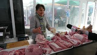 În ultimele luni prețul unui kg de carne a ajuns peste 130 de lei.Căușenenii nici nu se apropie