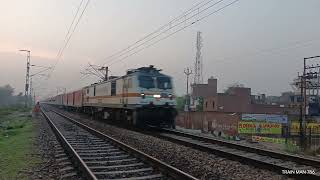 High Speed 12393 Rajendra Nagar Patna  New Delhi sampurn Kranti Express At 130 kmph