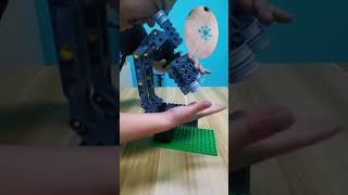 Guan Teacher Guan, Do you think this microscope is amazing? Lego large particles Lego
