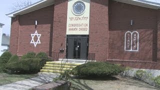 Jewish community in New London celebrates Passover