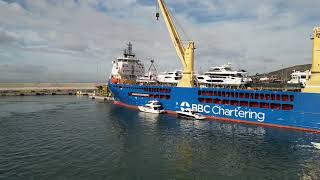 Offloading of Meridian 441,Ramble On, from BBC Chartering ship Genoa