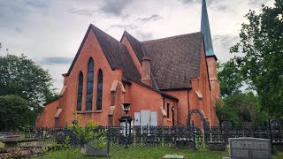 Church of The Holy Cross & Graveyard