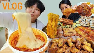 먹방 브이로그 | 치즈 2번 추가한 응급실떡볶이, 교촌치킨 허니콤보, 종로 포장마차 삼겹살 밀면 잔치국수 돼지국밥 집밥 돈까스 길거리토스트 생선구이 동네빵집 Mukbang VLOG