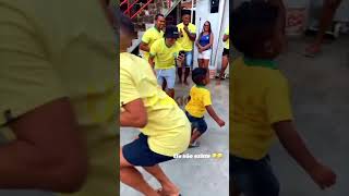 Richarlison's Pigeon Dance: A Fun and Uplifting Video Featuring Richarlison and a Child