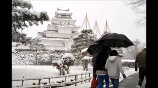 今冬初、鶴ケ城が雪化粧、会津若松