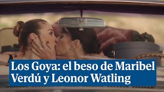 El beso de Leonor Watling y Maribel Verdú en la promoción de los Goya de este año