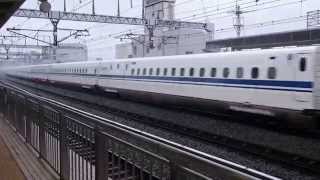 Shinkansen is very high speed at Hamamatsu station : 新幹線 N700系 浜松駅を高速通過！！