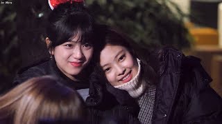 171206 블랙핑크 (BLACKPINK) 팬과 사진찍는  [제니,지수] Jennie,Jisoo 직캠 Fancam (상암게릴라팬미팅) by Mera