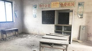 河南农村有一个学校，现在只有1个老师和1个学生，这里发生了什么