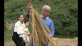 农村传统老手艺人，稻草虽然普通，但是到他手里就能变成艺术品