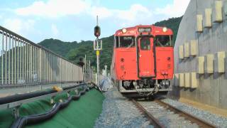 ローアングル　キハ４７　餘部駅列車到着　山陰線