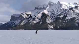 你试过在雪上滑冰吗？Skating on the snow!