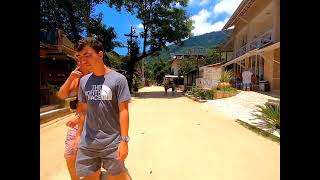 Recorriendo Vila do Abraão, Ilha Grande, Rio de Janeiro, Brasil.