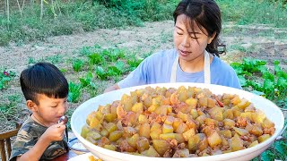 【农家的小勇】小勇买块猪肉，回家做肉末炖瓠子，老公说这菜必须得拌饭，太得劲！