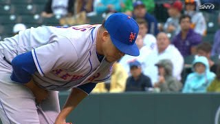 NYM@COL: Robles checked on by trainers in the 8th