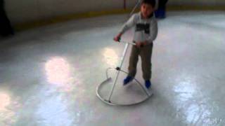 Jude's first time on the ice / az els? korizas