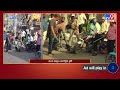 ismart news psycho pelts stones at public in warangal tv9