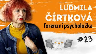 LUDMILA ČÍRTKOVÁ - Geniální superzločinci mají s Mirkem Dušínem jedno společné... | Stůl pro tři