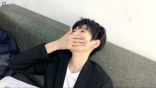 【TFBOYS 王源】(EN SUB) 王源RoyWang工作室「直男王源试色“L'Oréal Paris巴黎欧莱雅唇釉”」-Roy Wang