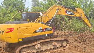 ตี๋ใหญ่มาช่วยตี๋เล็กลื่นตกแม่น้ำ SANY SY215 ACE มาช่วย SY205C เครนก็มา excavator