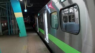 1262次新竹發車經由西部幹線開往基隆的銀綠色微笑號EMU900型十輛一編組EMU902區間車(個人首度搭乘902)，和142次經由山線開往七堵的PP自強號，和288次經由山線開往花蓮的普悠瑪自強號