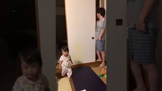 パパを探し続ける赤ちゃん パート2    パート3へ続く #shorts Baby looking for dad.  part2 Continue to Part 3