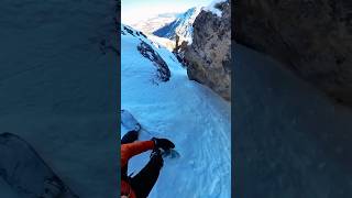 Tricky couloir! #splitboarding #snowboarding #freeride #mountaineering