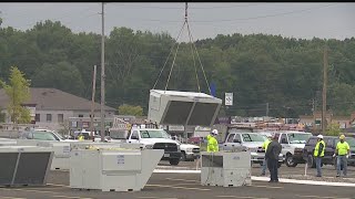 Helicopter places AC units on roof Boardman Meijer