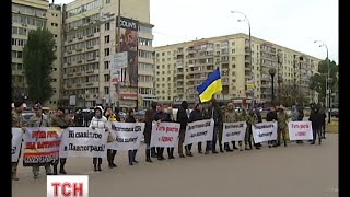 Під стінами ЦВК активісти закликають не порушувати закон на виборах у Павлограді