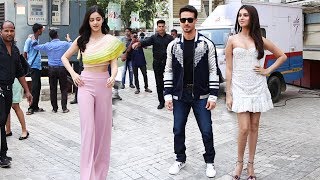 Student Of The Year 2 Star Cast Entry At Trailer Launch | Tiger Shroff, Ananya Pandey, Tara Sutaria