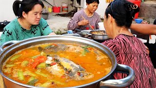 Aduo cooked 2kg of wild fish and 2.5kg of chicken, everybody enjoyed these dishes