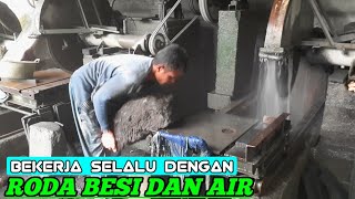 PROSES PEMOTONGAN BATU ALAM DINDING RUMAH | MESIN TRUK JADI PENGGERAK UTAMA