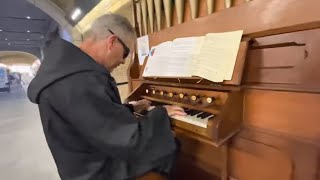 Black Friar Rocks Organ In Catacombs - Londoners Surprised