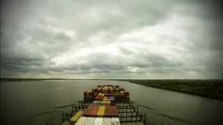 Time-lapse (120x): up the Elbe River Estuary \u0026 arrival Hamburg [4K / UHD]