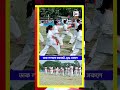 খুদে শিশুদের তাক লাগানো ক্যারাটে। shorts karate