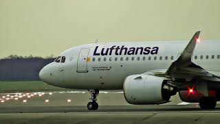 Große Flugzeuge starten und landen