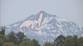 田植えを始める目安　山肌に白馬の形をした雪形　北アルプス 笠ケ岳