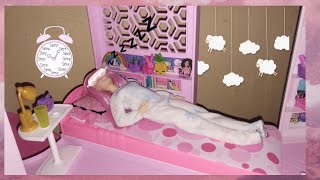 rutina antes de que Barbie pastelera se vaya a trabajar no se quería parar de la cama#barbie #rutina