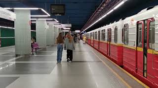 A stupid man gets stuck in a subway door