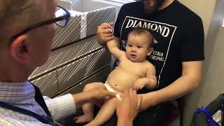 Doctor Distracts Baby From Shots With Goofy Song - 991775